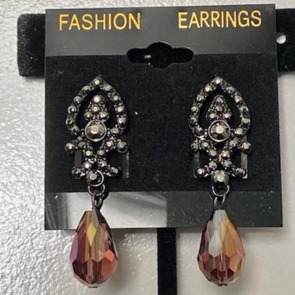 Fashion Dangling Earring NWOT